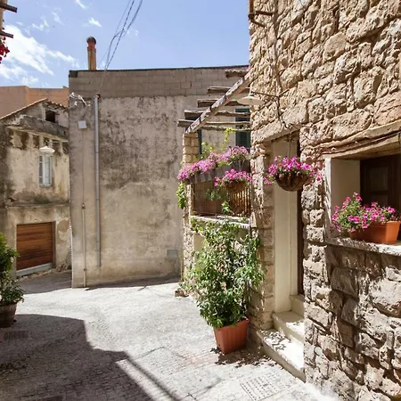 Nyaraló Antiche In Pietra Baunei