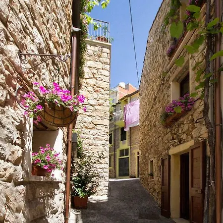 Antiche In Pietra *