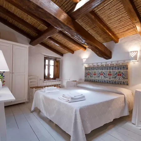 Antiche In Pietra 度假居 *