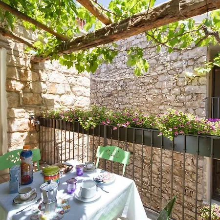 Antiche In Pietra Feriehus