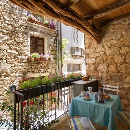 Antiche In Pietra